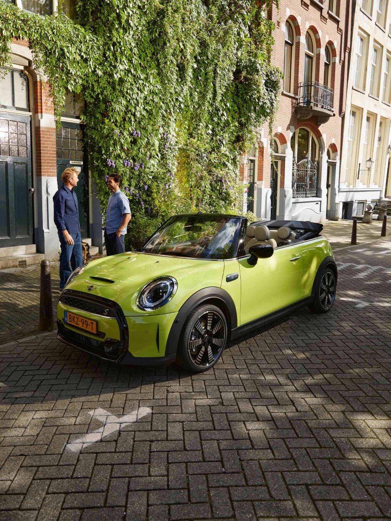 MINI Convertible – side view – yellow