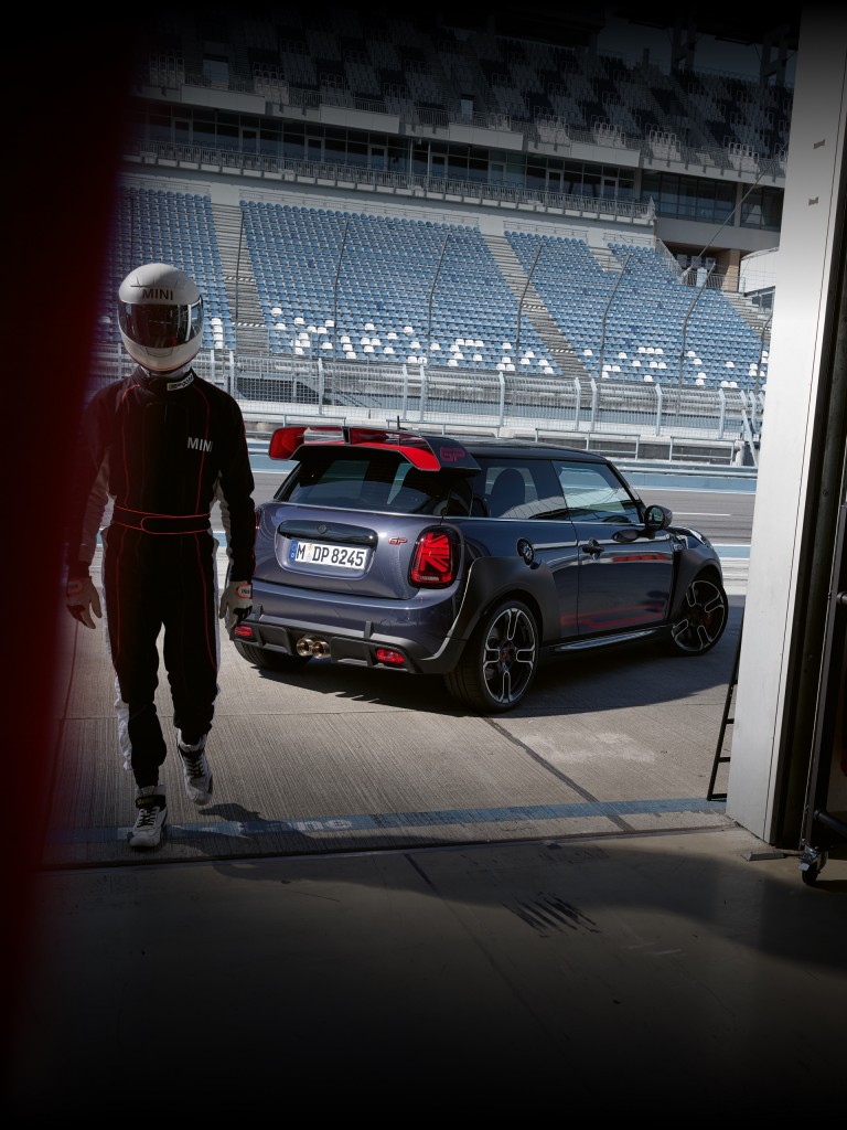 MINI John Cooper Works GP – vue arrière et de côté – circuit